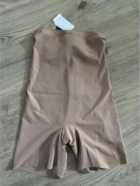 NWT Wacoal Women's Revelation Nude Hi Waist Thigh Shaper 808487 $74